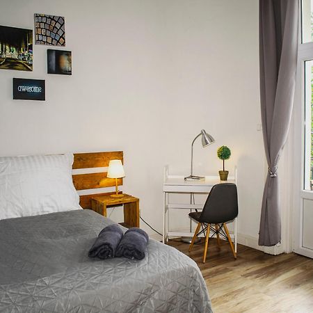 3 Room Apartment In The Beautiful Street Budapeste Exterior foto