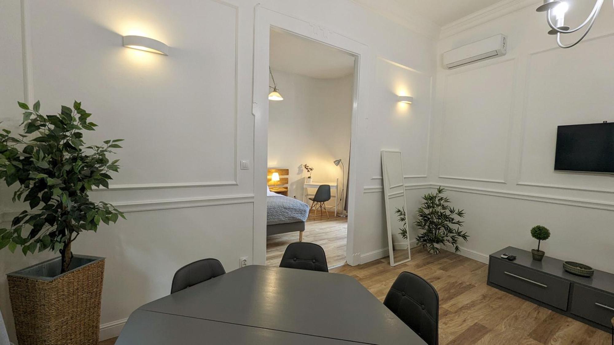 3 Room Apartment In The Beautiful Street Budapeste Exterior foto