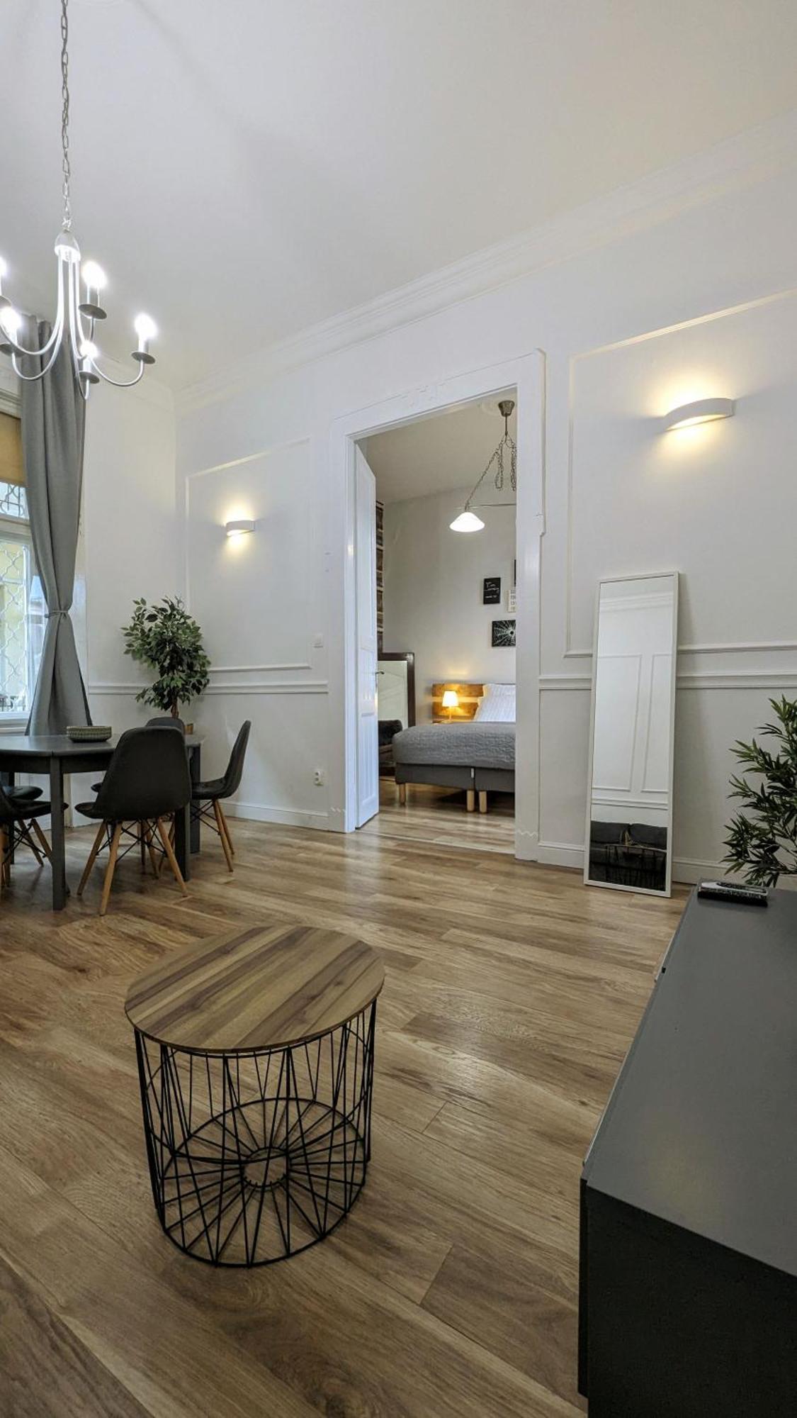 3 Room Apartment In The Beautiful Street Budapeste Exterior foto