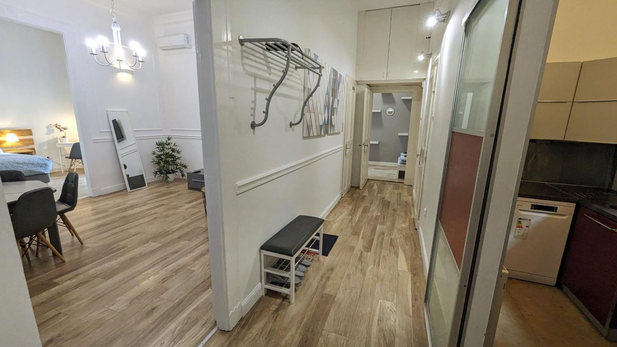 3 Room Apartment In The Beautiful Street Budapeste Exterior foto