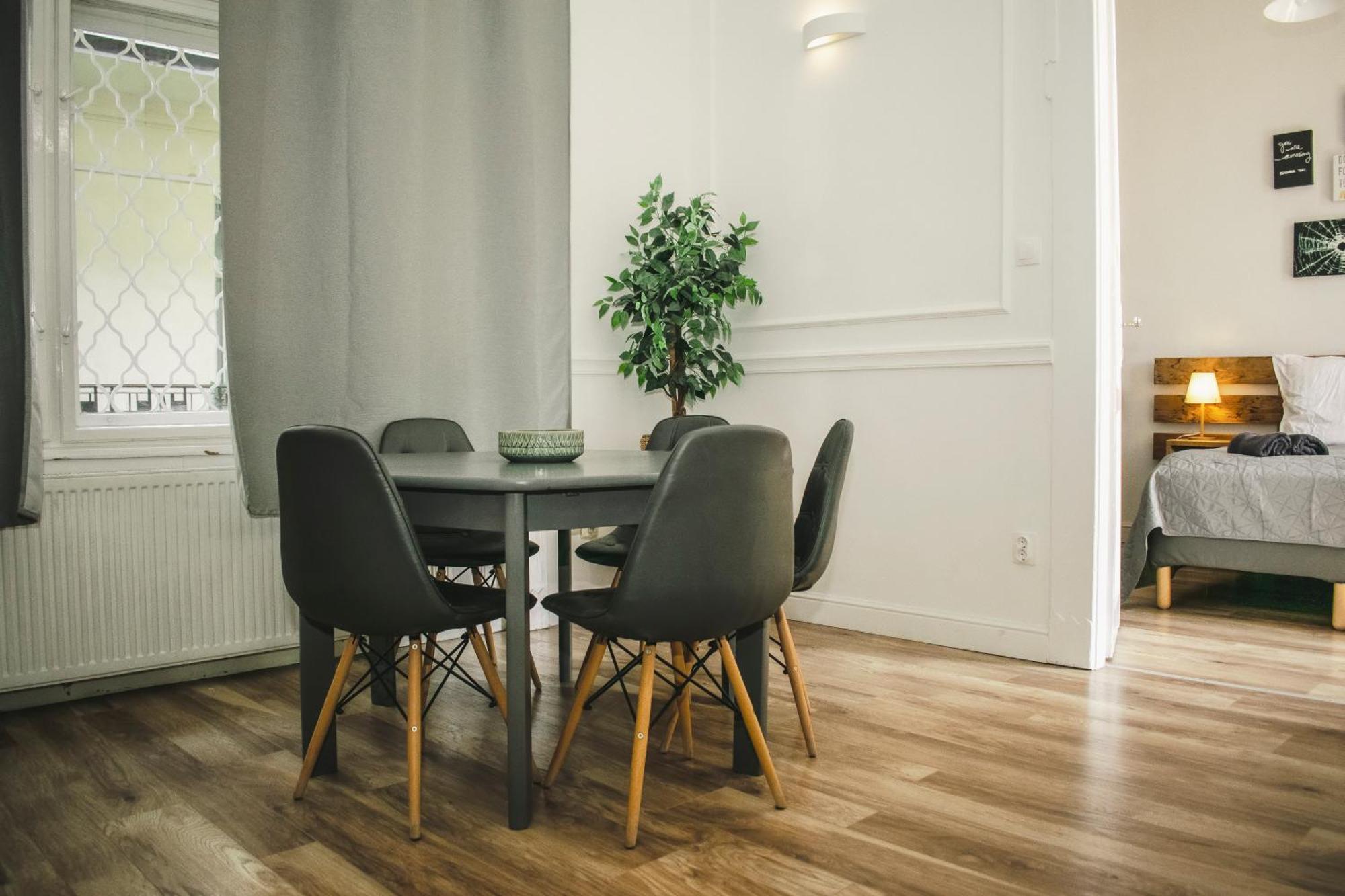 3 Room Apartment In The Beautiful Street Budapeste Exterior foto