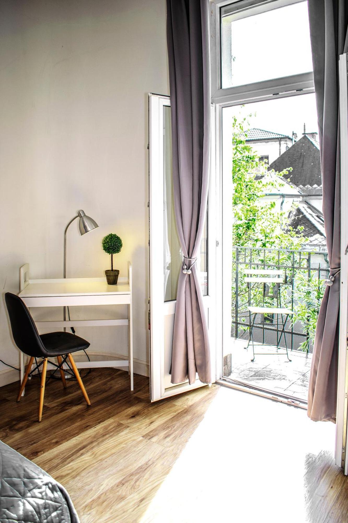 3 Room Apartment In The Beautiful Street Budapeste Exterior foto
