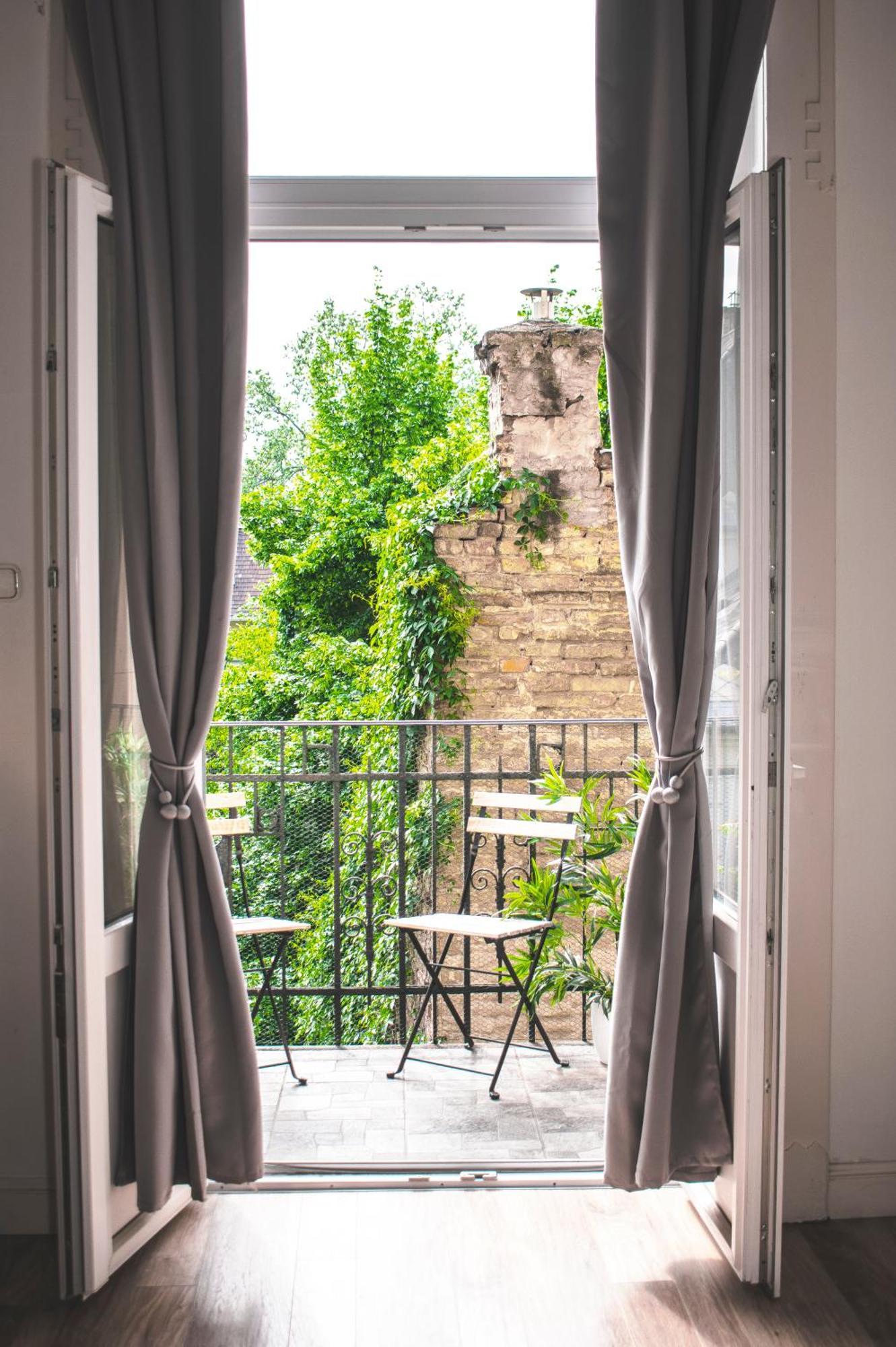 3 Room Apartment In The Beautiful Street Budapeste Exterior foto