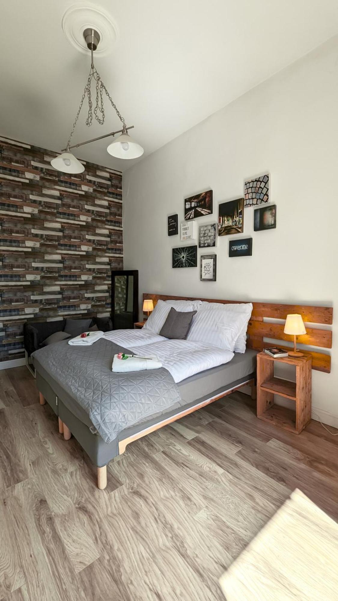 3 Room Apartment In The Beautiful Street Budapeste Exterior foto