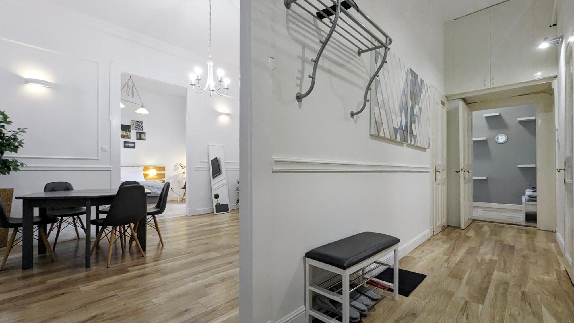3 Room Apartment In The Beautiful Street Budapeste Exterior foto