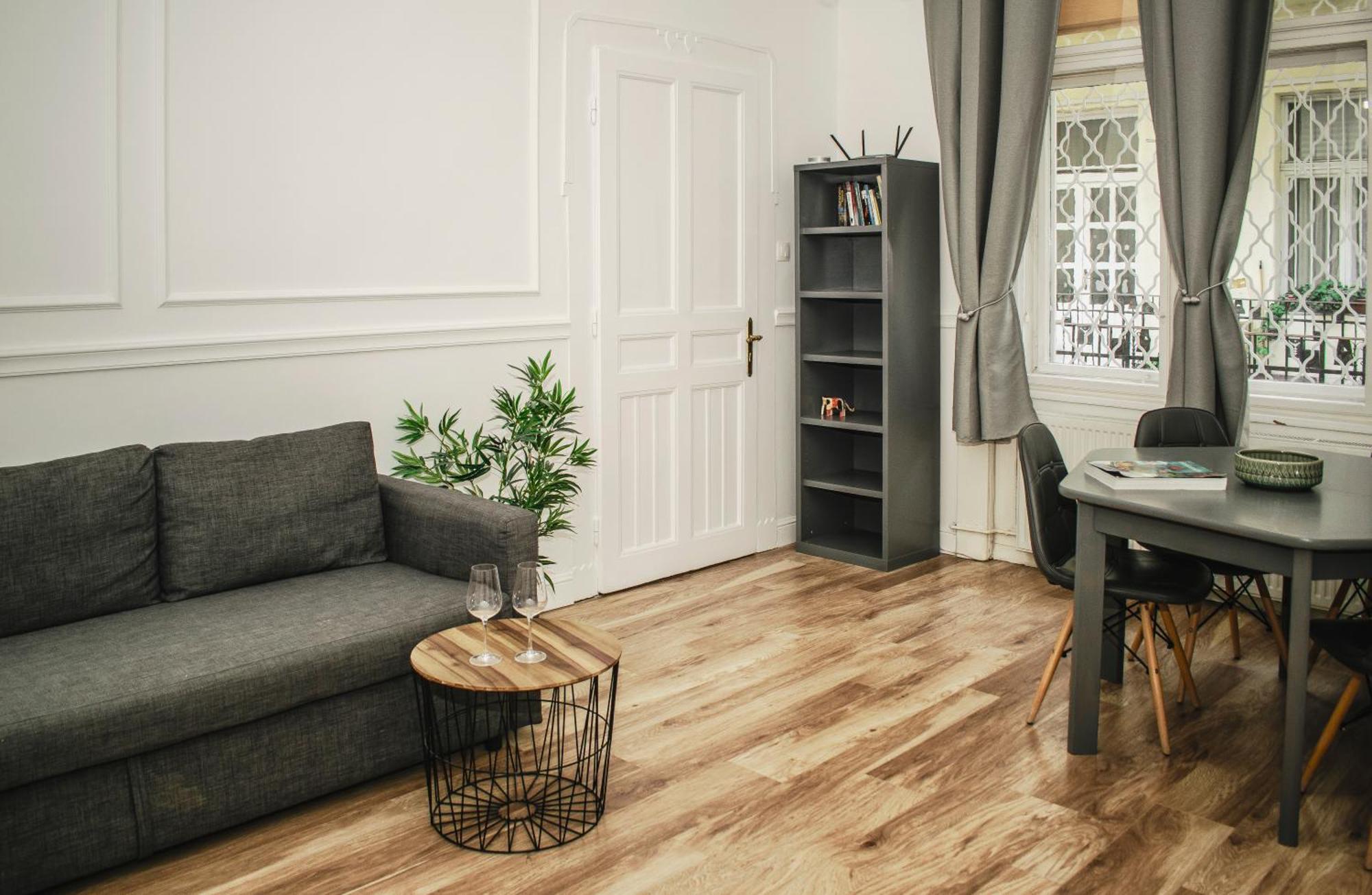 3 Room Apartment In The Beautiful Street Budapeste Exterior foto