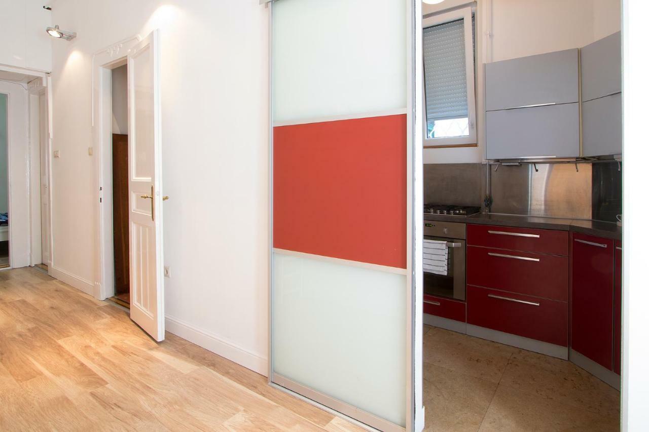 3 Room Apartment In The Beautiful Street Budapeste Exterior foto