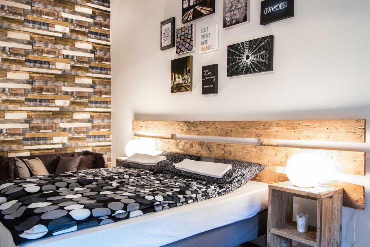 3 Room Apartment In The Beautiful Street Budapeste Exterior foto