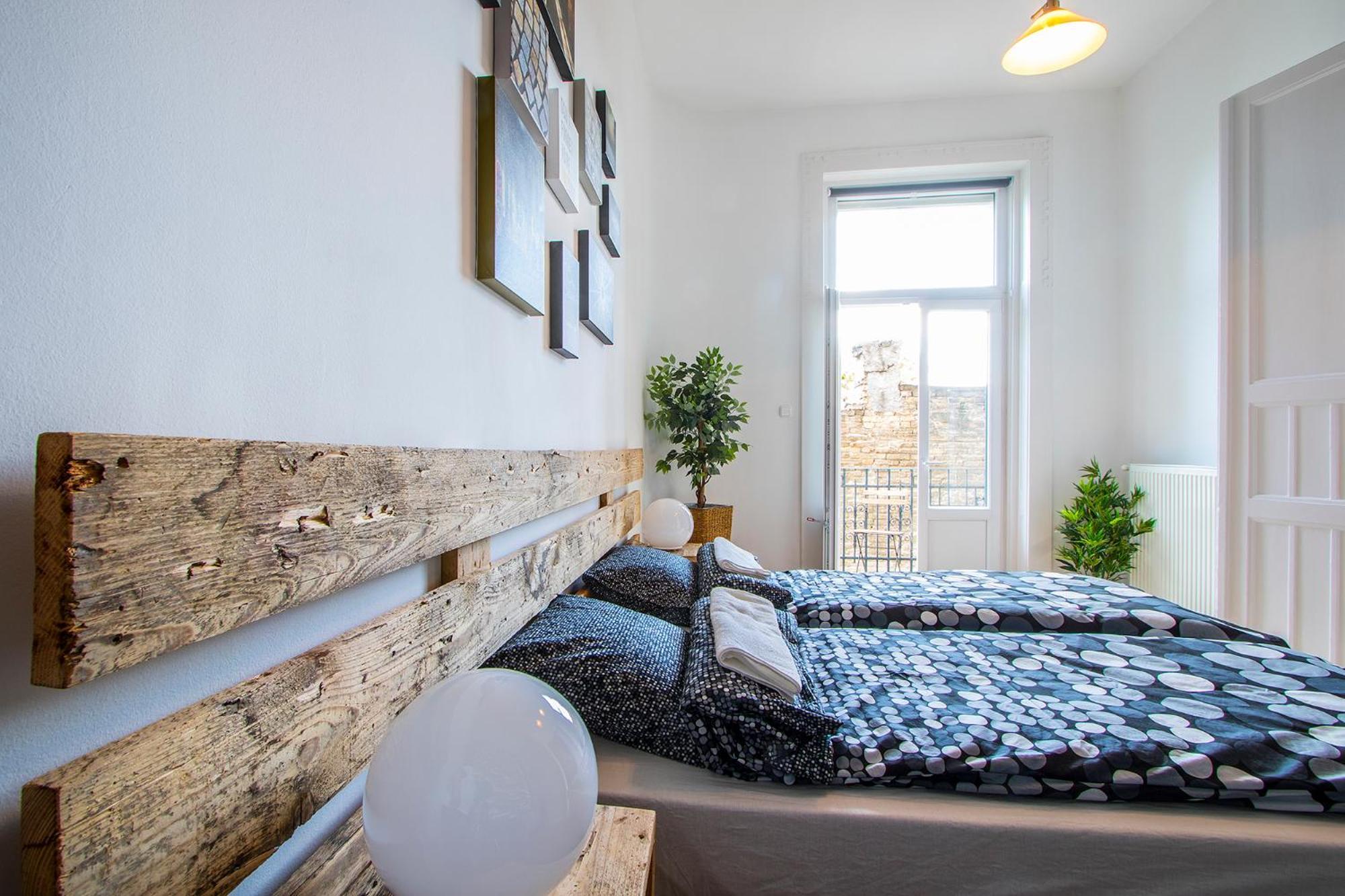 3 Room Apartment In The Beautiful Street Budapeste Exterior foto