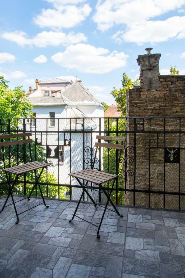 3 Room Apartment In The Beautiful Street Budapeste Exterior foto