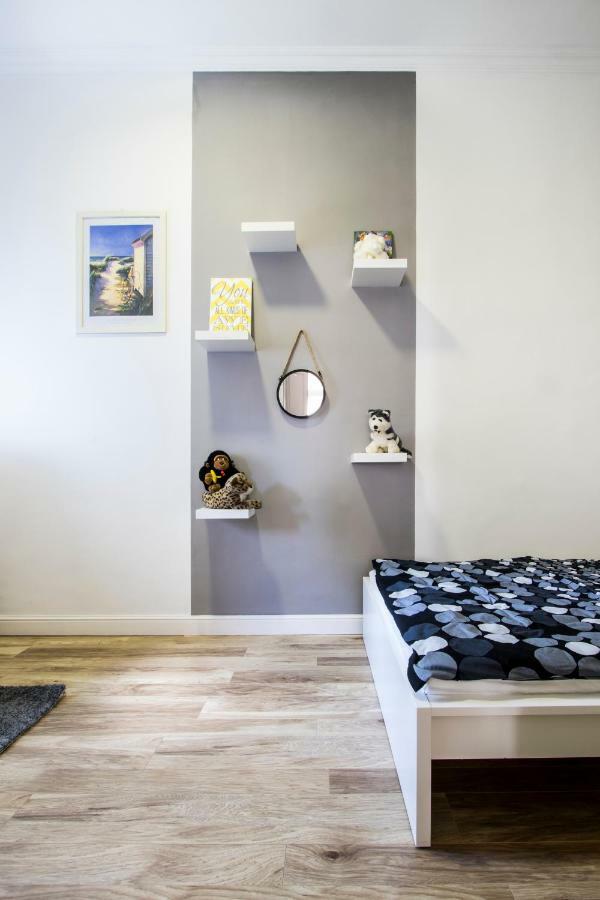 3 Room Apartment In The Beautiful Street Budapeste Exterior foto